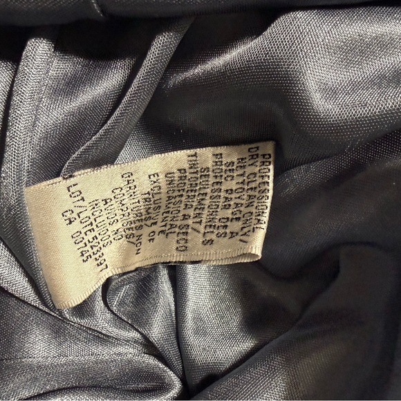 Elegant Lace Dress in Grey - Picture 6 of 9